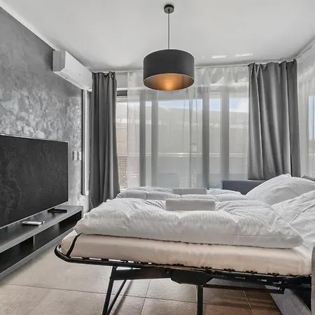 Lam Felidae - Ac - Balcony * Братислава