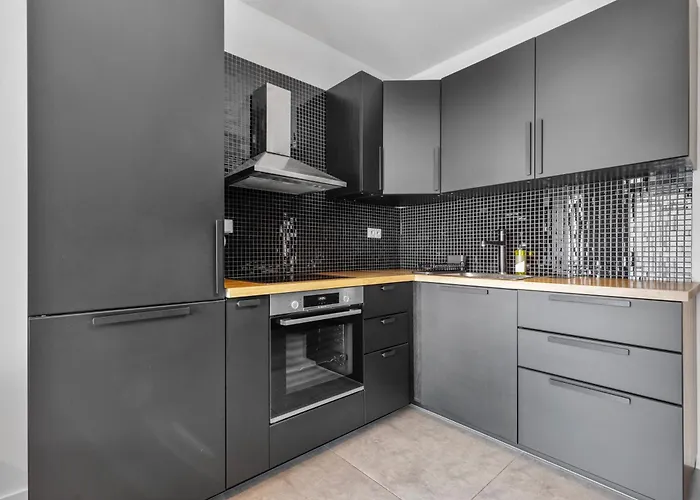 Lam Felidae - Ac - Balcony *