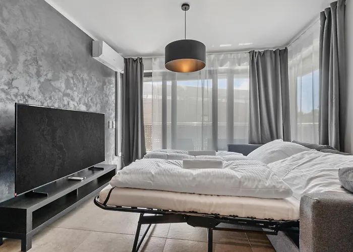 Lam Felidae - Ac - Balcony * Bratislava