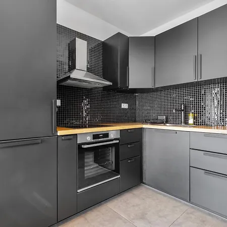 Lam Felidae - Ac - Balcony *